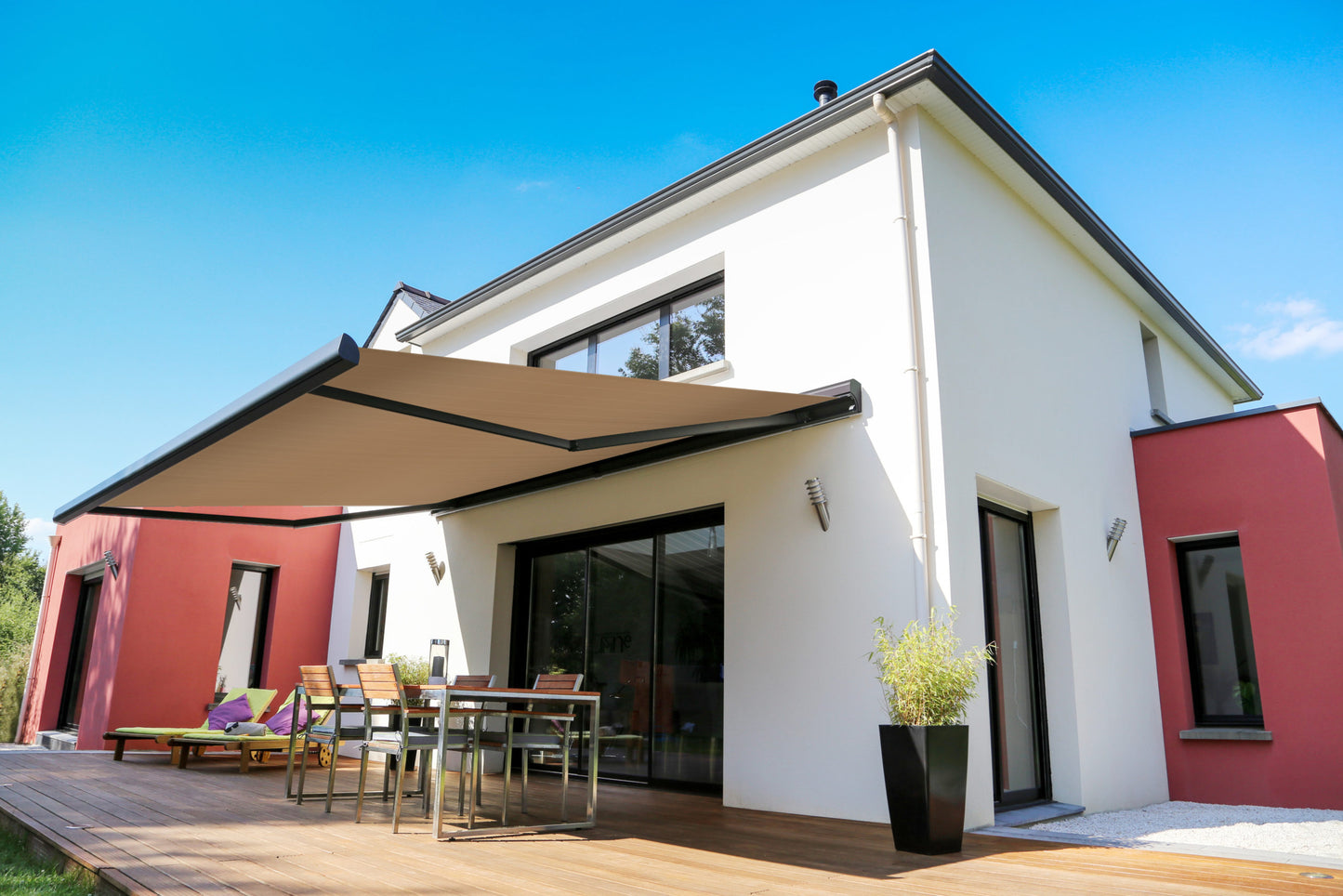 Classic Series Retractable Awning image 0